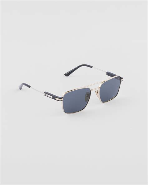 sunglasses with iconic metal plaque